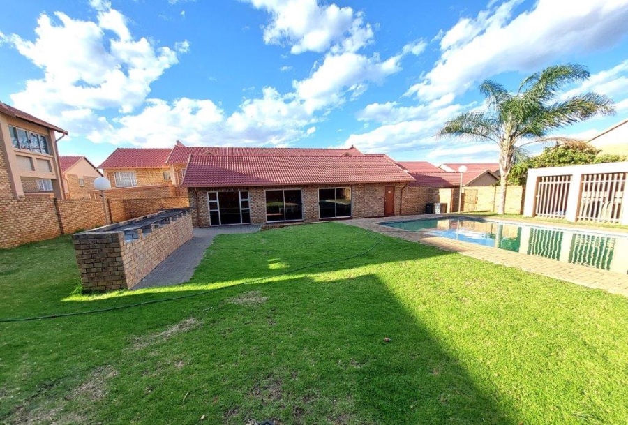 2 Bedroom Property for Sale in Amberfield Heights Gauteng