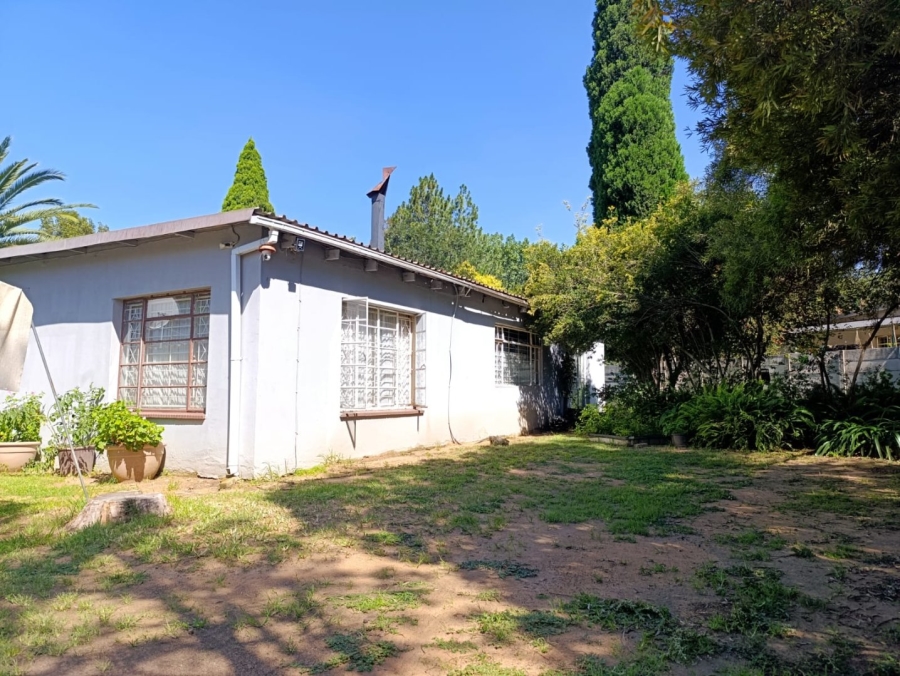 10 Bedroom Property for Sale in Glen Austin Gauteng
