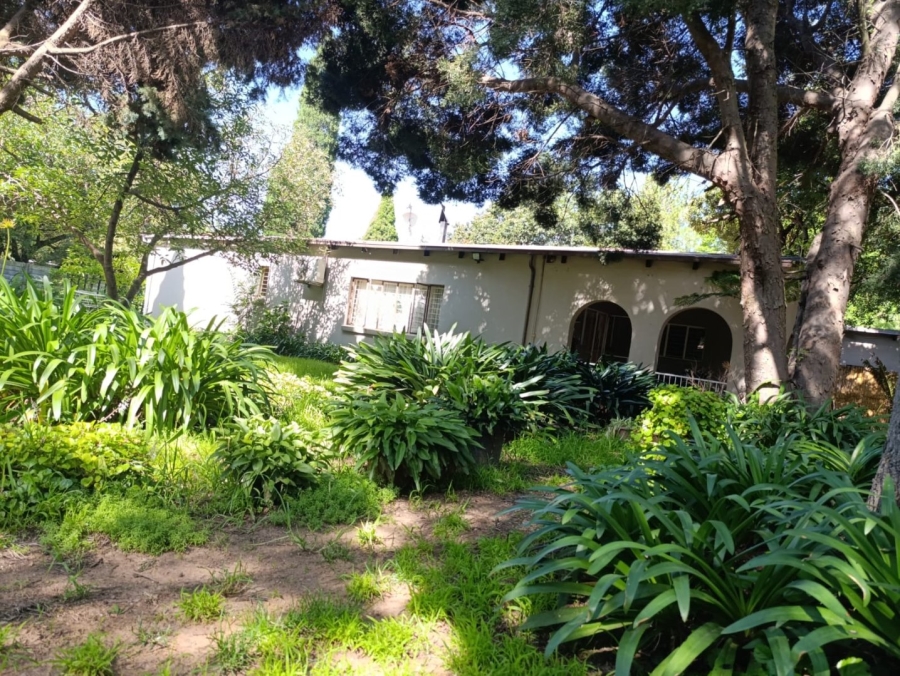 10 Bedroom Property for Sale in Glen Austin Gauteng