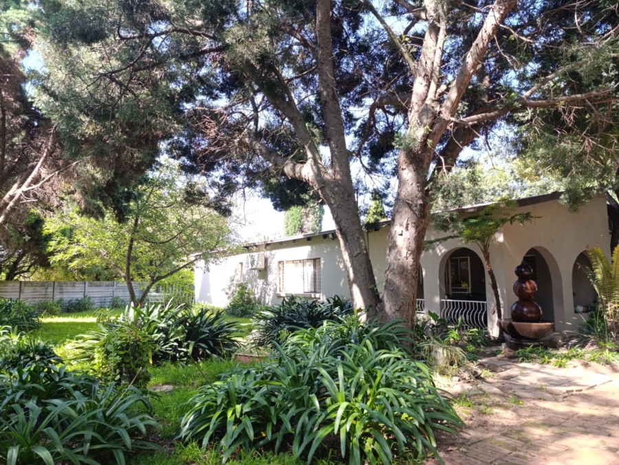10 Bedroom Property for Sale in Glen Austin Gauteng