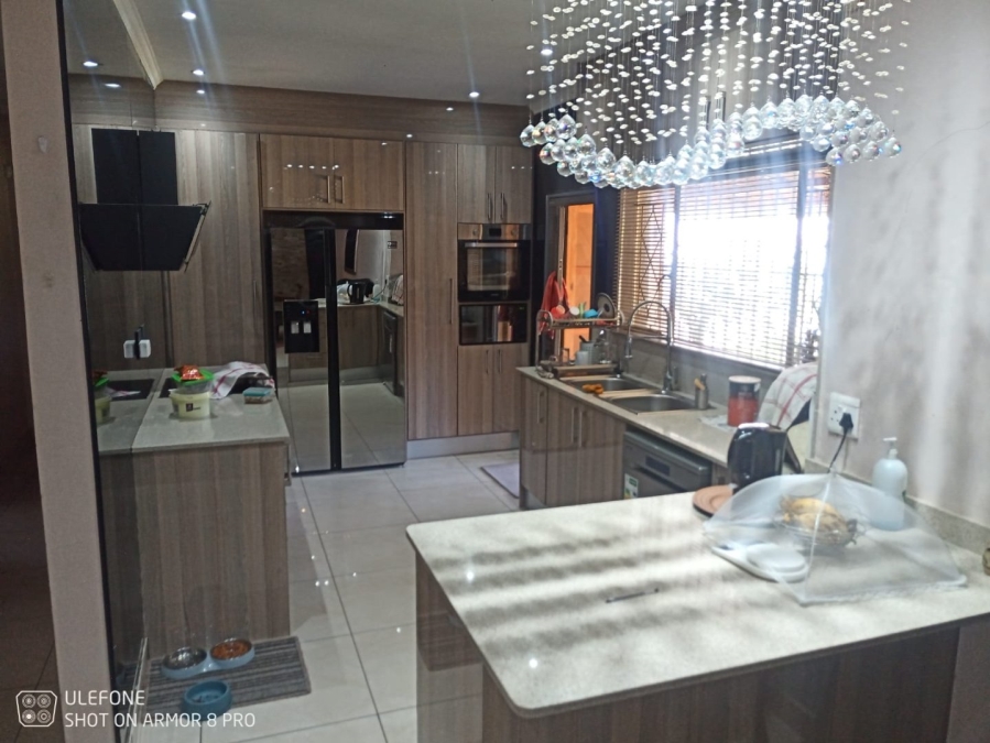 4 Bedroom Property for Sale in Illiondale Gauteng