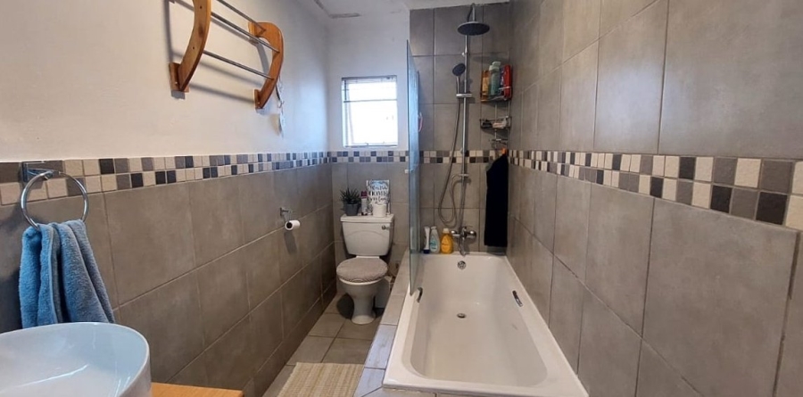 1 Bedroom Property for Sale in Eden Glen Gauteng