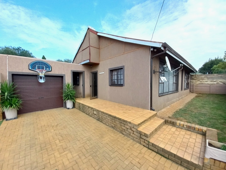 3 Bedroom Property for Sale in Symhurst Gauteng