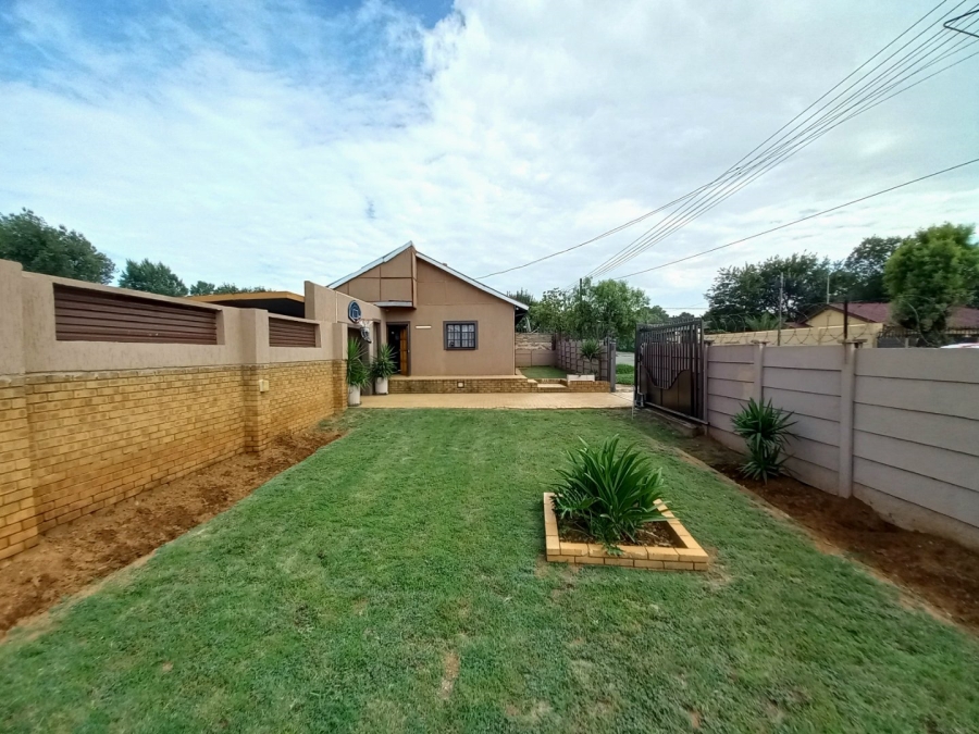 3 Bedroom Property for Sale in Symhurst Gauteng