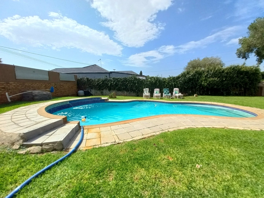 3 Bedroom Property for Sale in Symhurst Gauteng