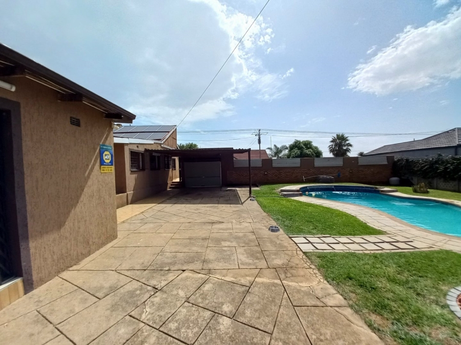 3 Bedroom Property for Sale in Symhurst Gauteng