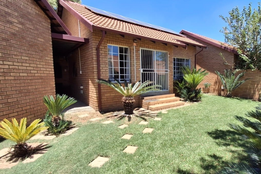 2 Bedroom Property for Sale in The Reeds Gauteng