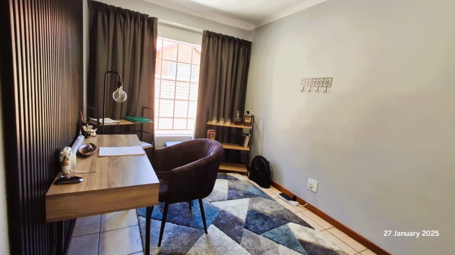 2 Bedroom Property for Sale in The Reeds Gauteng