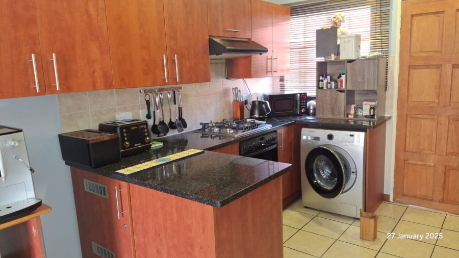 2 Bedroom Property for Sale in The Reeds Gauteng