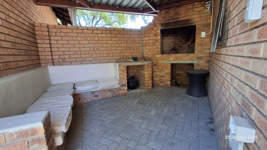 2 Bedroom Property for Sale in The Reeds Gauteng