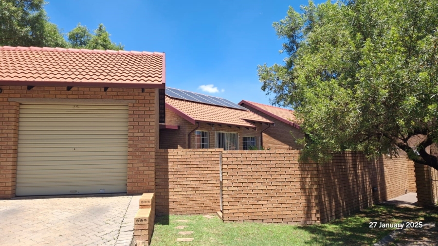 2 Bedroom Property for Sale in The Reeds Gauteng