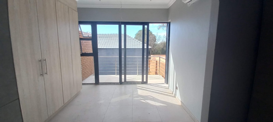 To Let 4 Bedroom Property for Rent in Waterkloof Ridge Gauteng