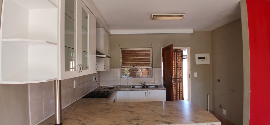 To Let 2 Bedroom Property for Rent in Heuwelsig Estate Gauteng