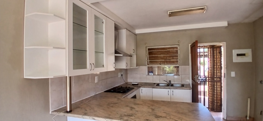 To Let 2 Bedroom Property for Rent in Heuwelsig Estate Gauteng