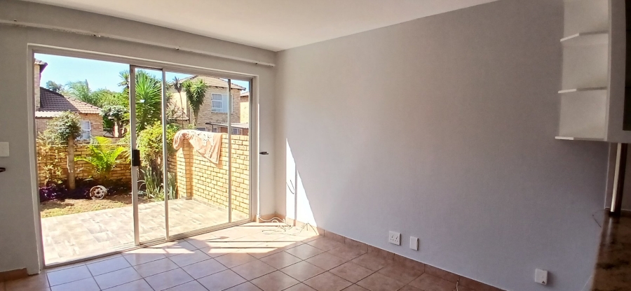 To Let 2 Bedroom Property for Rent in Heuwelsig Estate Gauteng