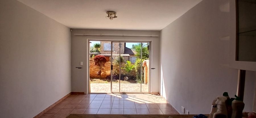 To Let 2 Bedroom Property for Rent in Heuwelsig Estate Gauteng