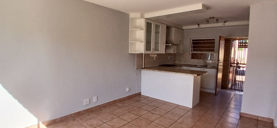 To Let 2 Bedroom Property for Rent in Heuwelsig Estate Gauteng