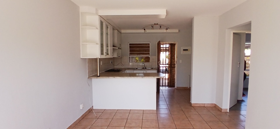 To Let 2 Bedroom Property for Rent in Heuwelsig Estate Gauteng