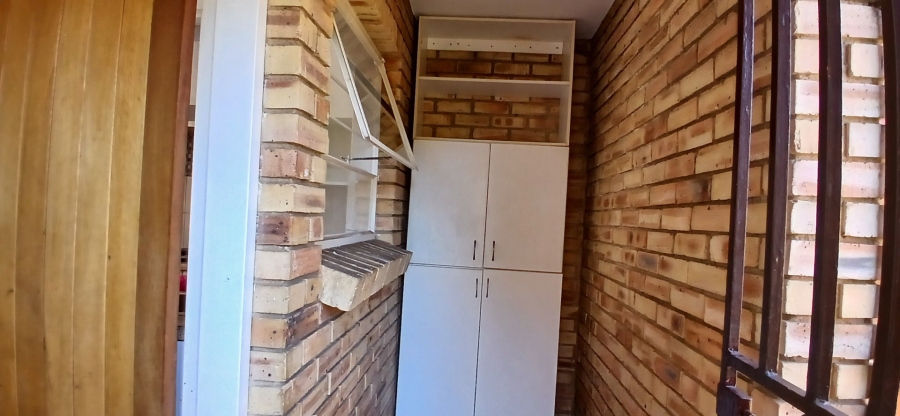 To Let 2 Bedroom Property for Rent in Heuwelsig Estate Gauteng