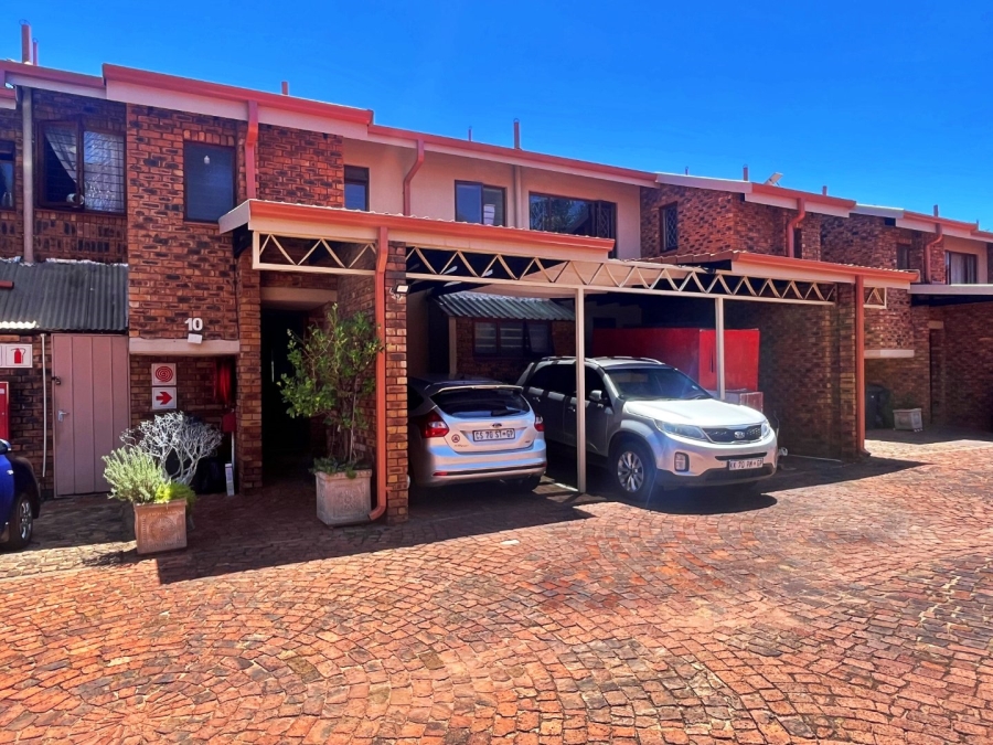 3 Bedroom Property for Sale in Hennopspark Gauteng