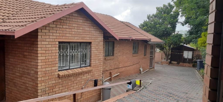 To Let 3 Bedroom Property for Rent in Country View Gauteng