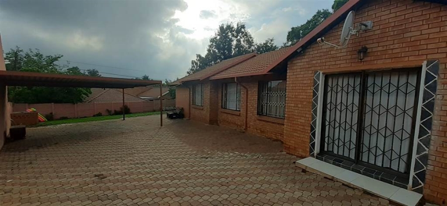 To Let 3 Bedroom Property for Rent in Country View Gauteng