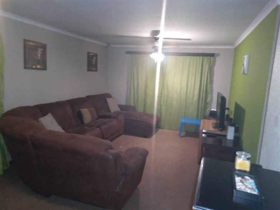 To Let 3 Bedroom Property for Rent in Country View Gauteng