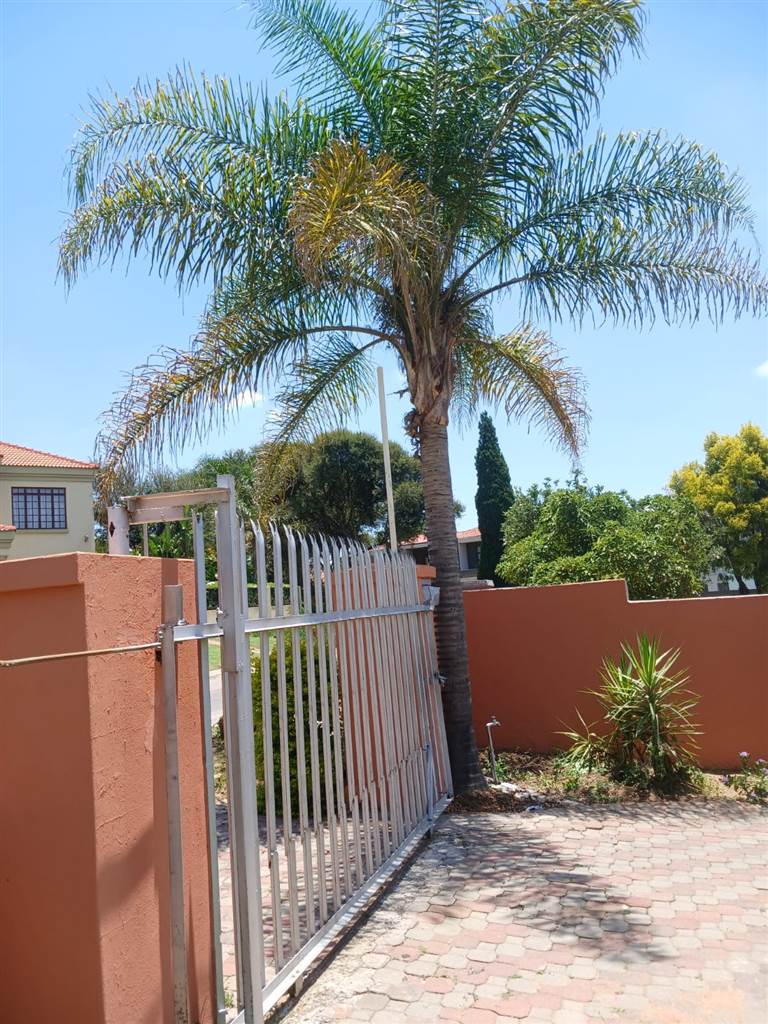 To Let 3 Bedroom Property for Rent in Country View Gauteng