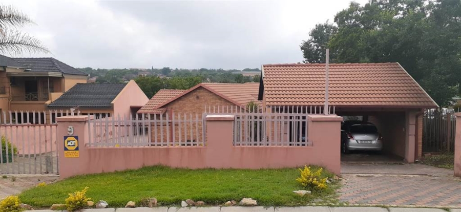 To Let 3 Bedroom Property for Rent in Country View Gauteng