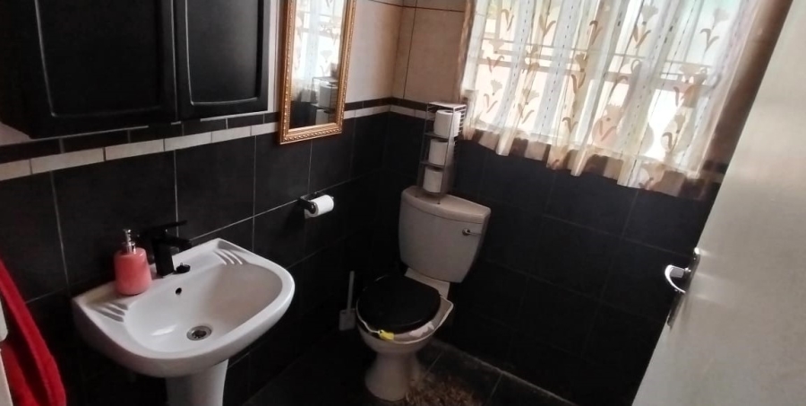 2 Bedroom Property for Sale in Kookrus Gauteng