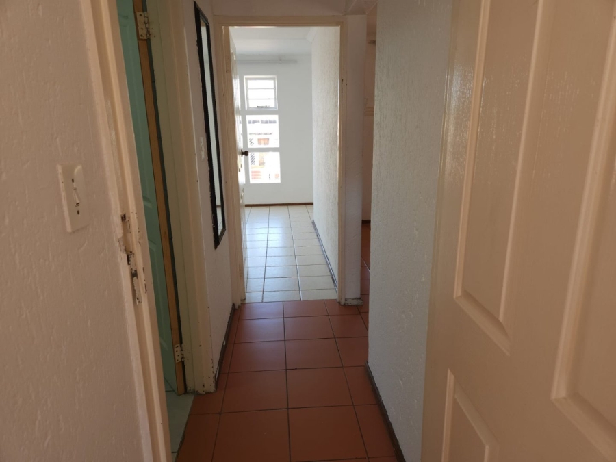 To Let 2 Bedroom Property for Rent in Mondeor Gauteng