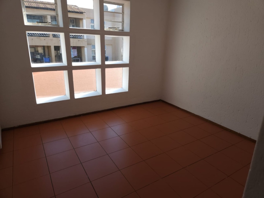 To Let 2 Bedroom Property for Rent in Mondeor Gauteng