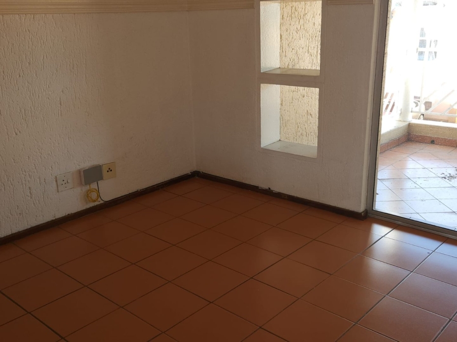 To Let 2 Bedroom Property for Rent in Mondeor Gauteng