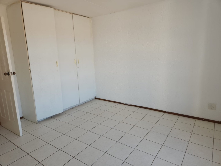 To Let 2 Bedroom Property for Rent in Mondeor Gauteng