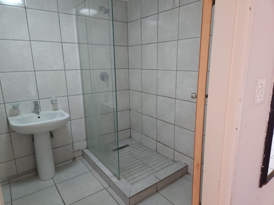 To Let 2 Bedroom Property for Rent in Mondeor Gauteng