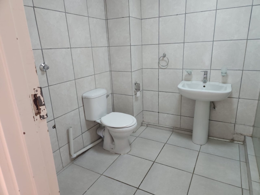 To Let 2 Bedroom Property for Rent in Mondeor Gauteng