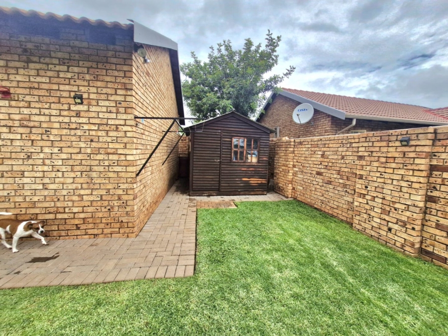 2 Bedroom Property for Sale in Annlin Gauteng