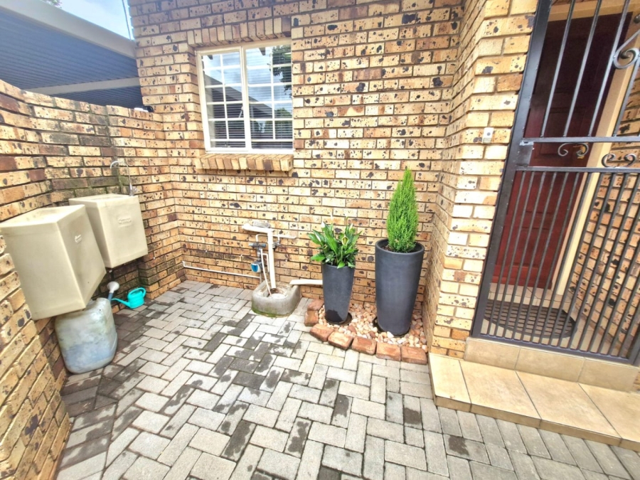 2 Bedroom Property for Sale in Annlin Gauteng