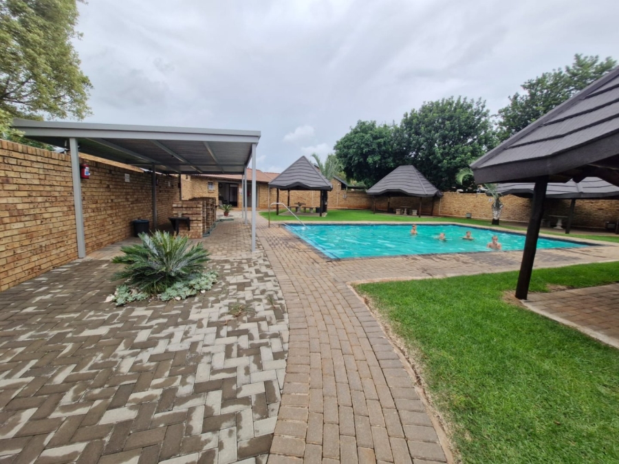 2 Bedroom Property for Sale in Annlin Gauteng