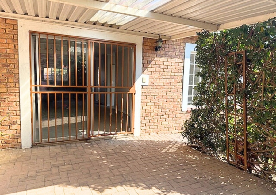 2 Bedroom Property for Sale in Honeydew Manor Gauteng