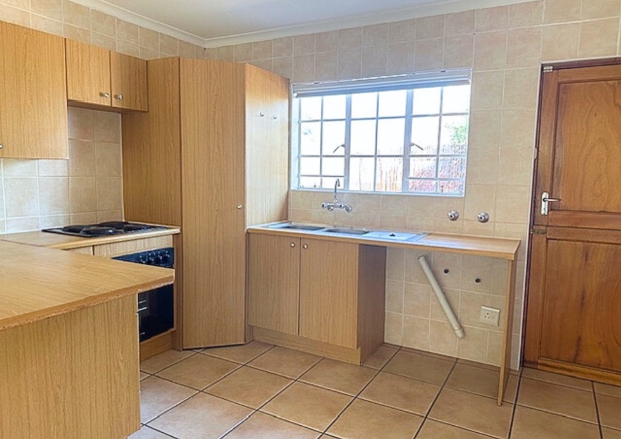 2 Bedroom Property for Sale in Honeydew Manor Gauteng