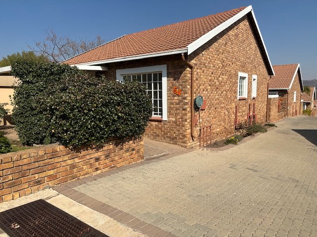 2 Bedroom Property for Sale in Honeydew Manor Gauteng