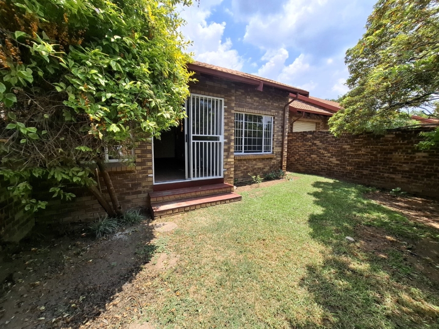 To Let 2 Bedroom Property for Rent in La Montagne Gauteng