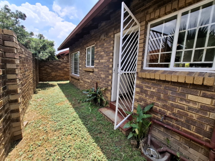 To Let 2 Bedroom Property for Rent in La Montagne Gauteng