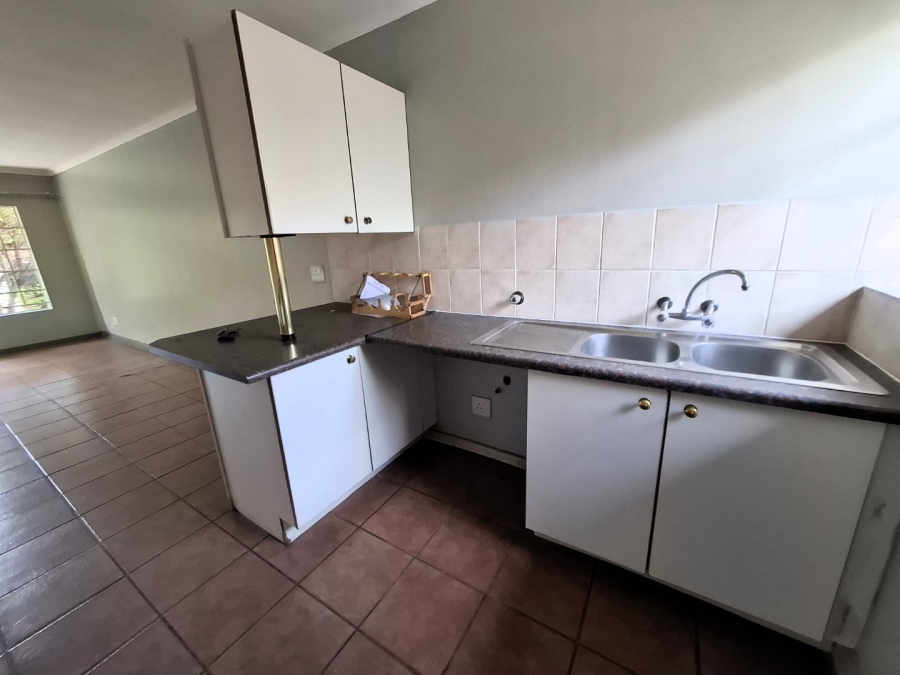 To Let 2 Bedroom Property for Rent in La Montagne Gauteng