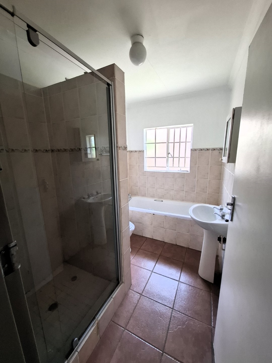 To Let 2 Bedroom Property for Rent in La Montagne Gauteng