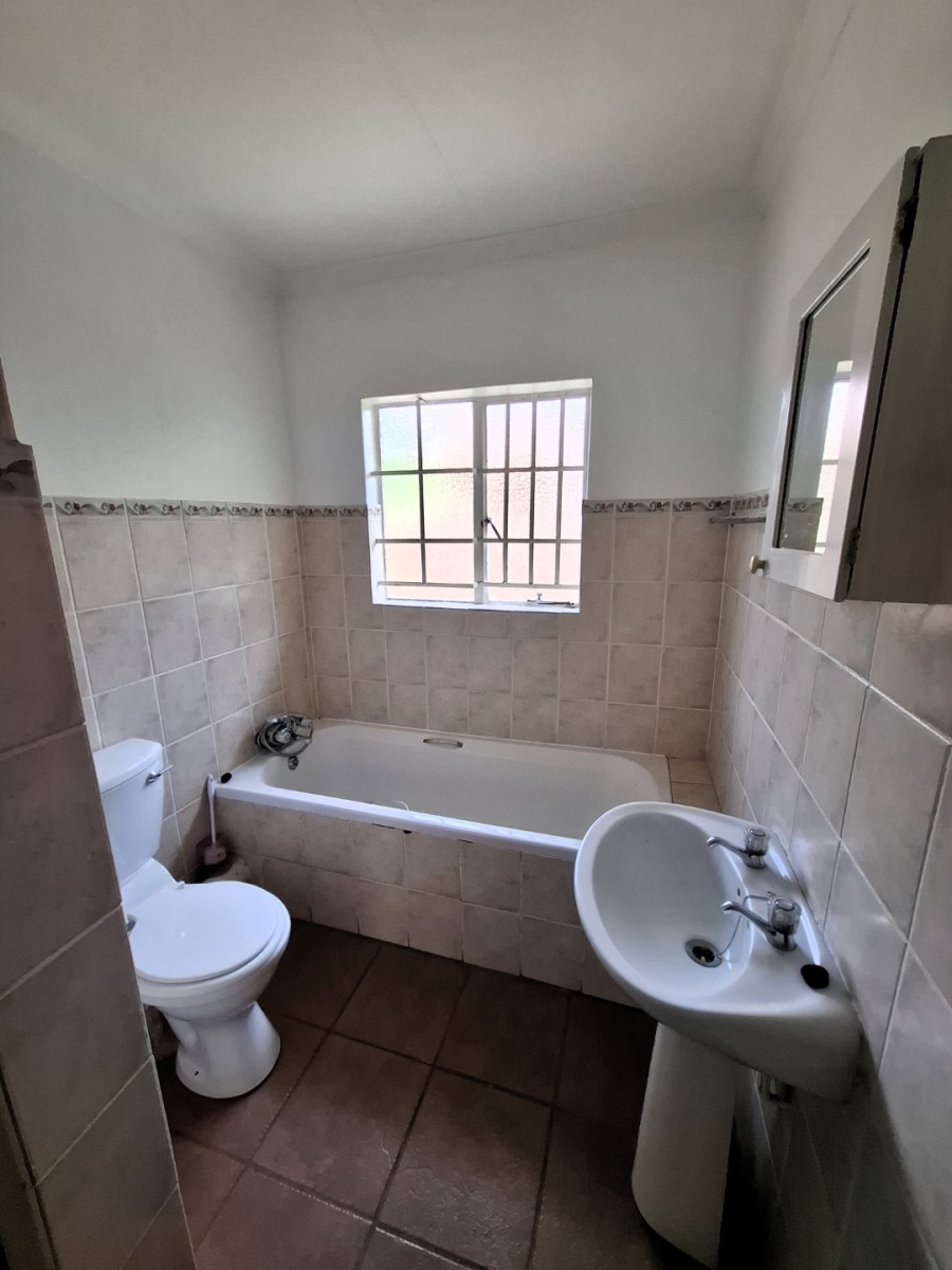 To Let 2 Bedroom Property for Rent in La Montagne Gauteng