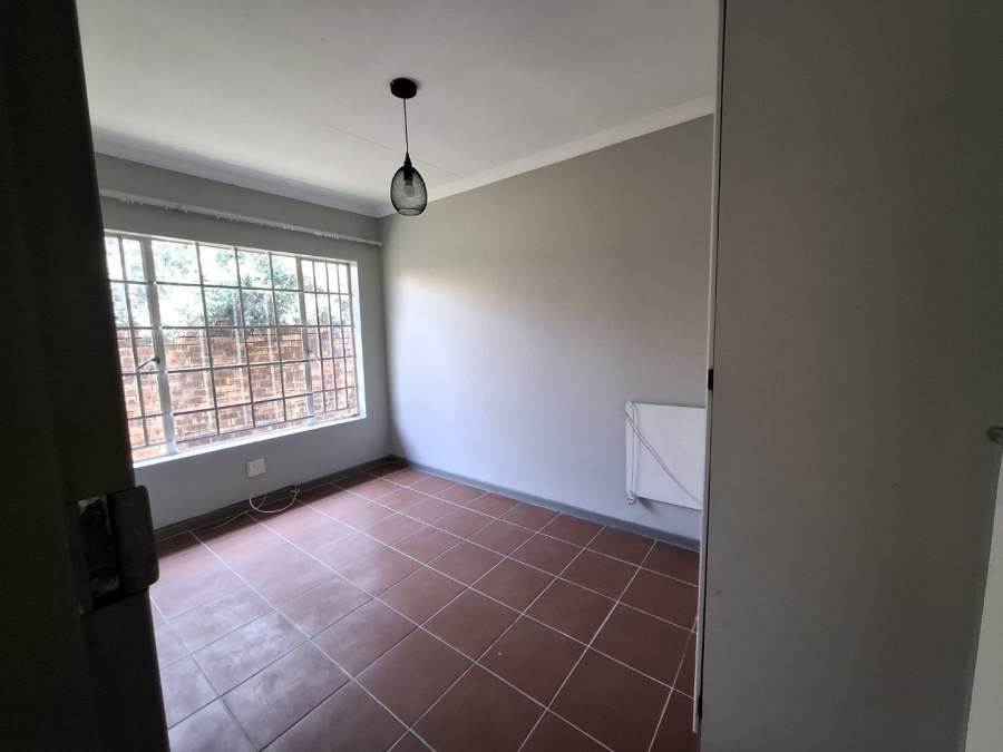 To Let 2 Bedroom Property for Rent in La Montagne Gauteng