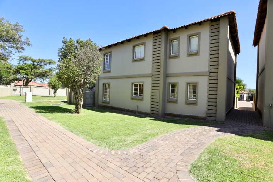 2 Bedroom Property for Sale in Florida Glen Gauteng