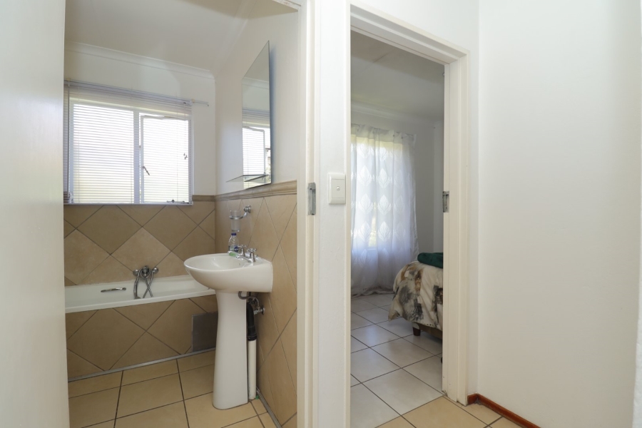 2 Bedroom Property for Sale in Florida Glen Gauteng